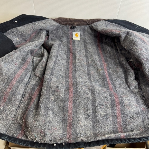 Vintage 90s Carhartt Distressed Blanket Lined Chore Barn Jacket 44 R - Picture 11 of 16